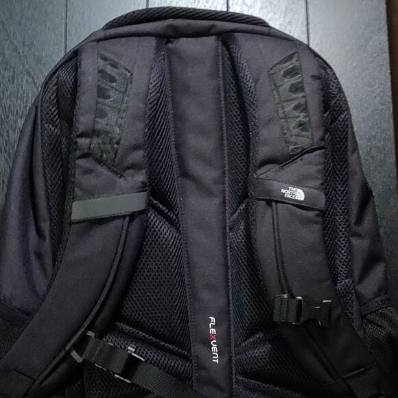 The North Face Connector Flexvent Black Laptop Backpack - Picture 6 of 11